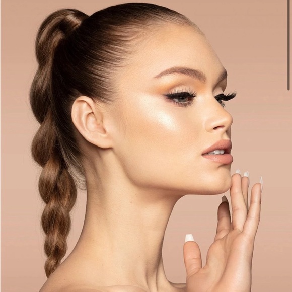 Jaclyn Cosmetics: Lip Gloss, Poutspoken Liquid Lipstick &Accent highlighter - Picture 10 of 12